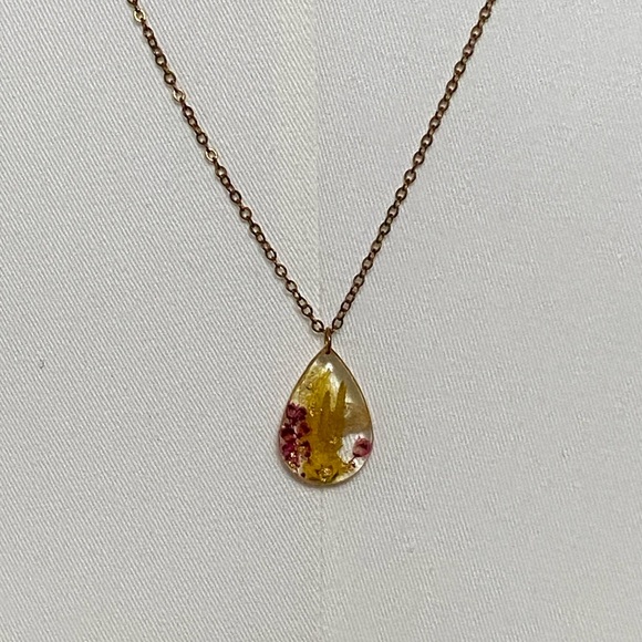 Vintage Press Flower Necklace - Picture 3 of 12